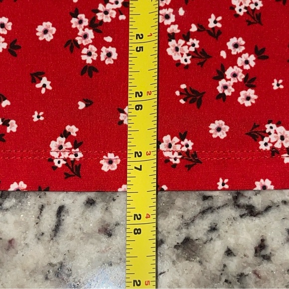 Karl Lagerfeld Paris Sleeveless Red Floral Blouse Size 2x Scalloped Vneck Button - Picture 7 of 7